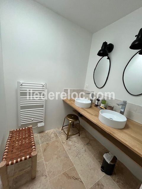 Photo 38 : SALLEDEBAIN d'une maison située à Sainte-Marie-de-Ré, île de Ré.