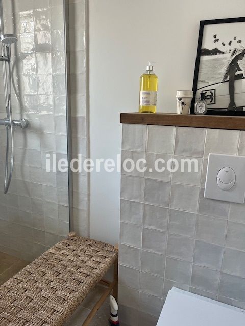 Photo 33 : SALLEDEBAIN d'une maison située à Sainte-Marie-de-Ré, île de Ré.