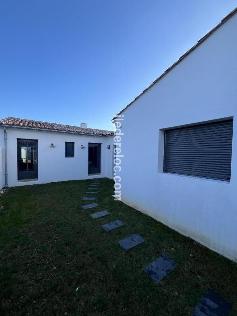 Photo 53 : ENTREE d'une maison située à Sainte-Marie-de-Ré, île de Ré.