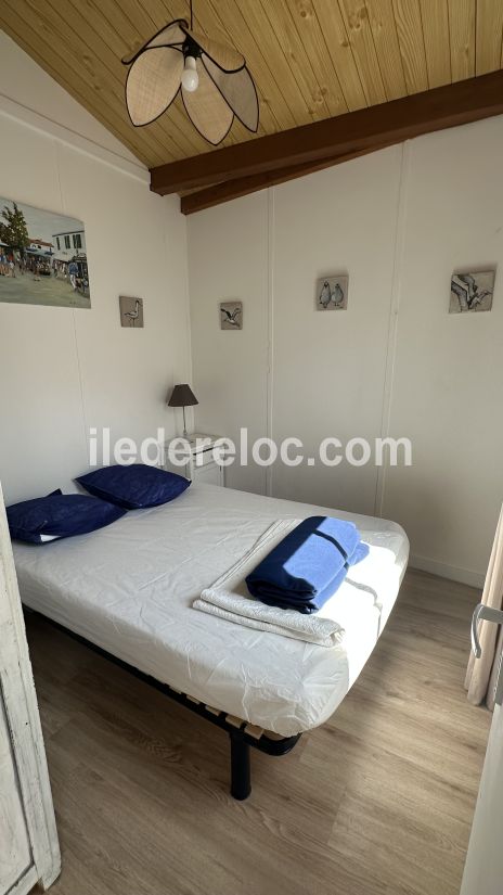 Photo 14 : CHAMBRE d'une maison située à Les Portes-en-Ré, île de Ré.