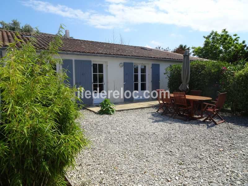 Photo 1 : EXTERIEUR d'une maison située à La Couarde-sur-mer, île de Ré.