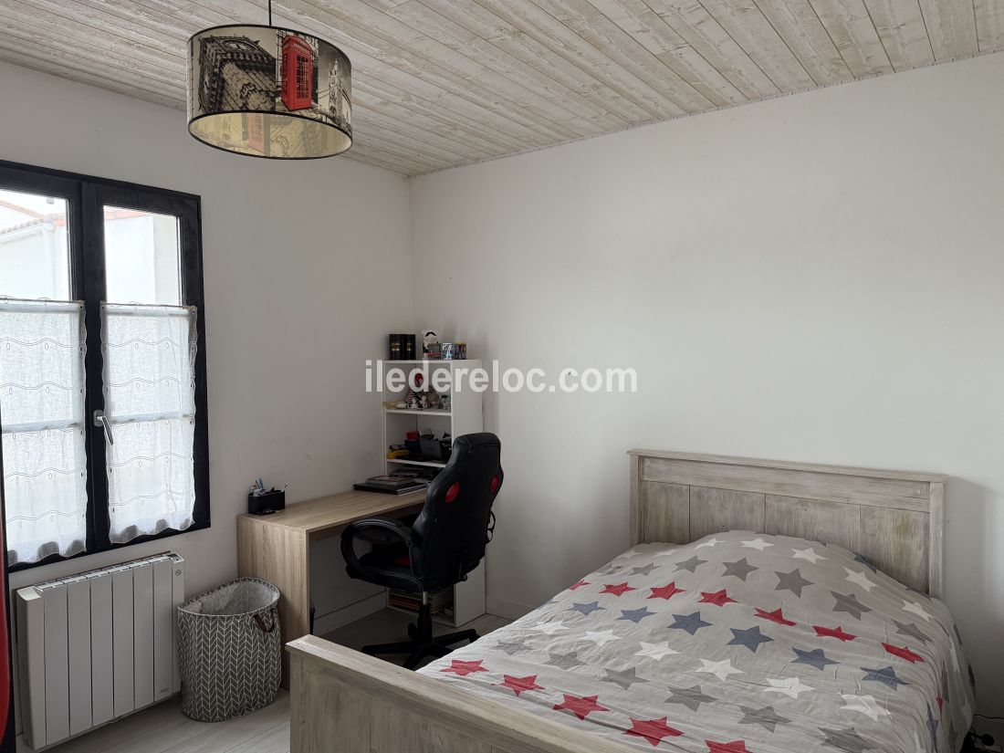 Photo 25 : CHAMBRE d'une maison située à La Flotte-en-Ré, île de Ré.