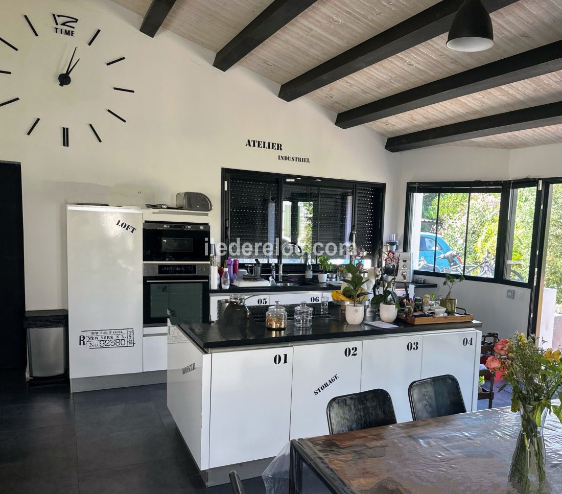 Photo 14 : CUISINE d'une maison située à La Flotte-en-Ré, île de Ré.