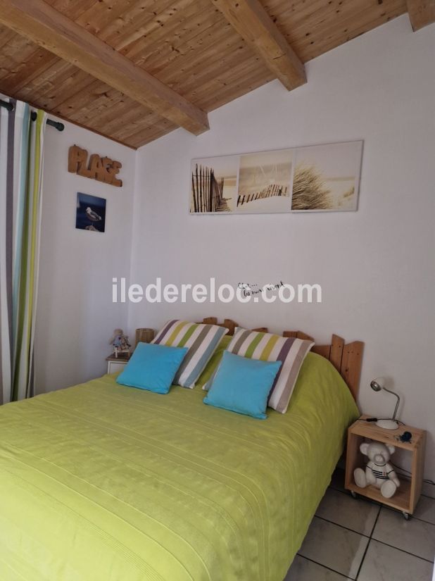 Photo 22 : CHAMBRE d'une maison situ&eacute;e &agrave; La Flotte-en-R&eacute;, &icirc;le de R&eacute;.