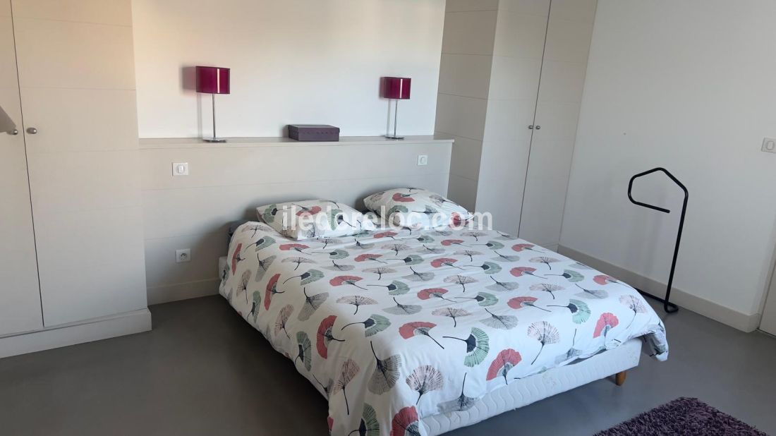 Photo 6 : CHAMBRE d'une maison situ&eacute;e &agrave; Le Bois-Plage-en-R&eacute;, &icirc;le de R&eacute;.