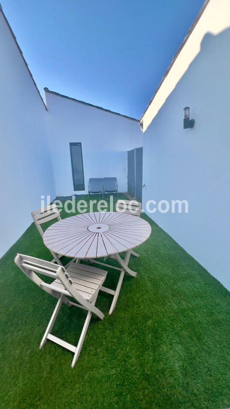 Photo 4 : JARDIN d'une maison situ&eacute;e &agrave; Le Bois-Plage-en-R&eacute;, &icirc;le de R&eacute;.