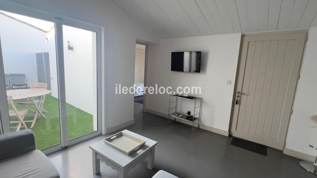 Photo 7 : SEJOUR d'une maison situ&eacute;e &agrave; Le Bois-Plage-en-R&eacute;, &icirc;le de R&eacute;.