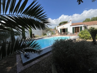 Ile de Ré:Villa de l'olivaie : maison familiale avec piscine chauffée jusqu'à 8 personnes