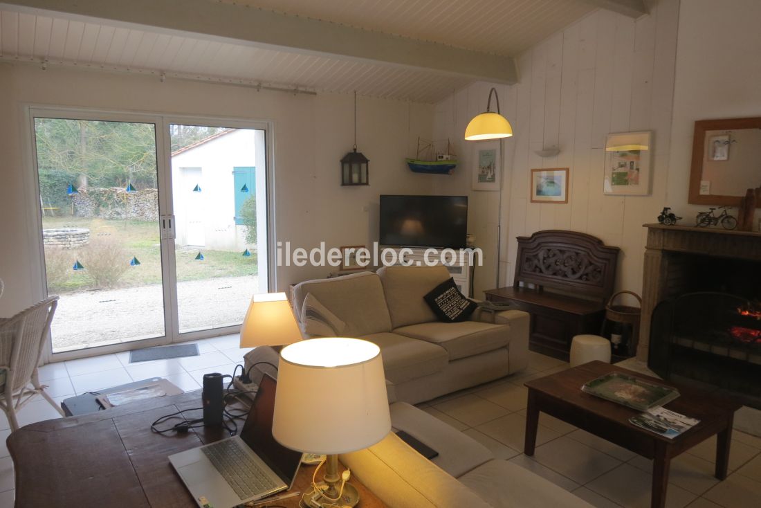 Photo 5 : SEJOUR d'une maison situ&eacute;e &agrave; Les Portes-en-R&eacute;, &icirc;le de R&eacute;.