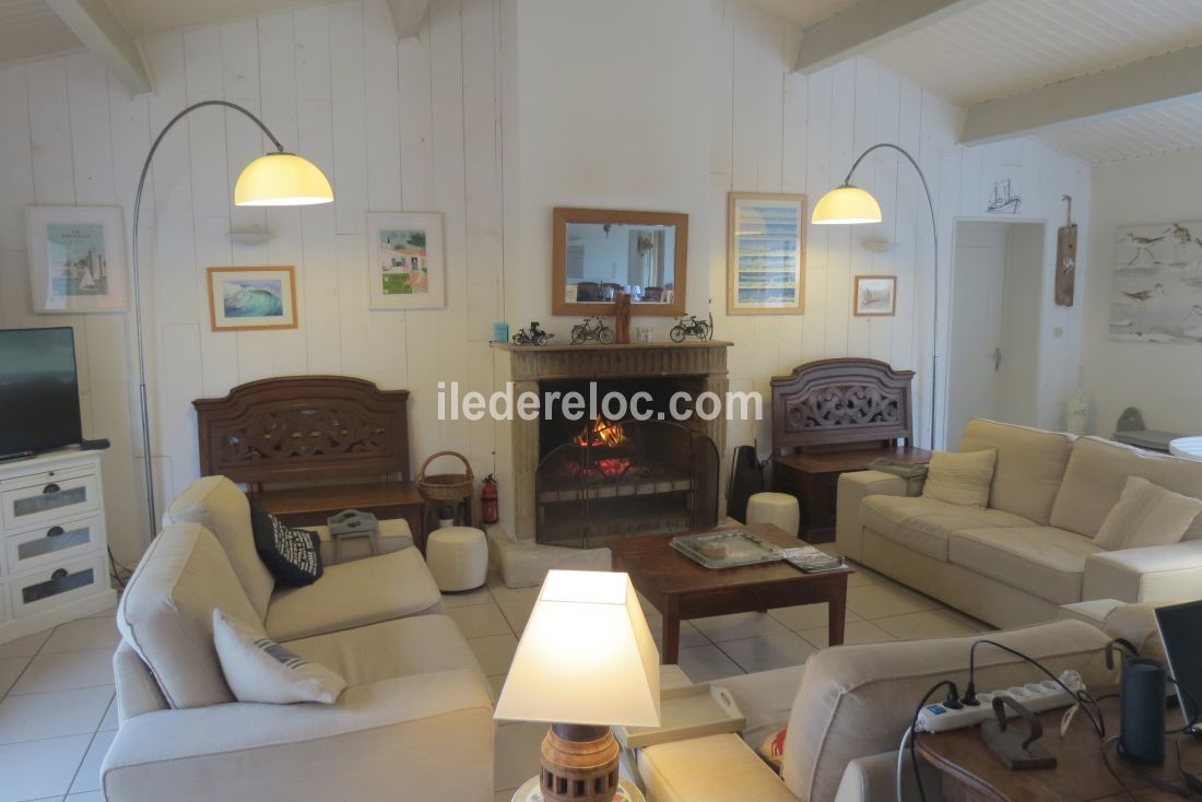 Photo 6 : SEJOUR d'une maison situ&eacute;e &agrave; Les Portes-en-R&eacute;, &icirc;le de R&eacute;.