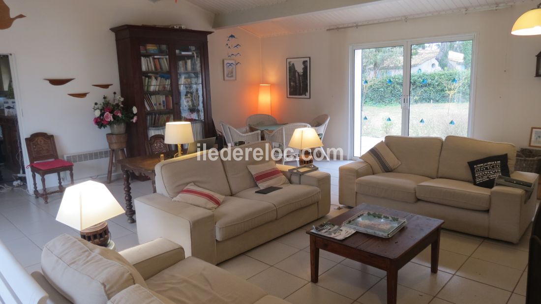 Photo 7 : SEJOUR d'une maison situ&eacute;e &agrave; Les Portes-en-R&eacute;, &icirc;le de R&eacute;.