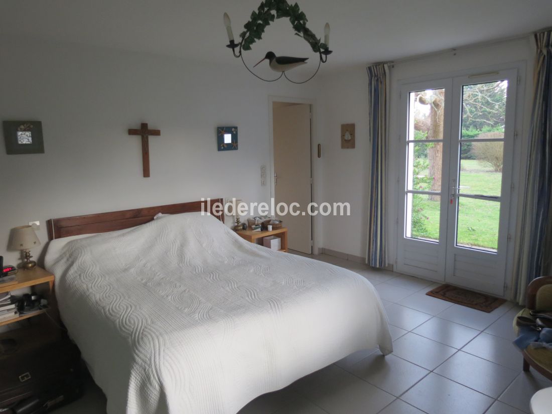 Photo 8 : CHAMBRE d'une maison situ&eacute;e &agrave; Les Portes-en-R&eacute;, &icirc;le de R&eacute;.