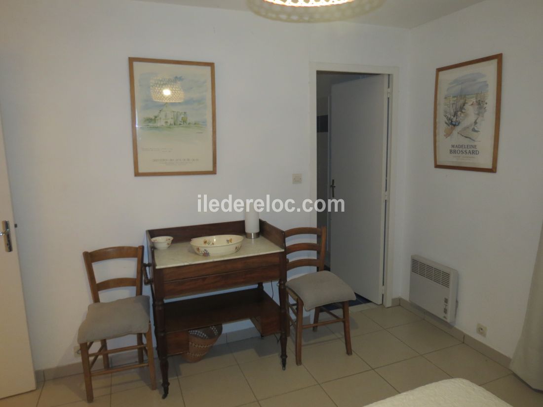 Photo 11 : CHAMBRE d'une maison situ&eacute;e &agrave; Les Portes-en-R&eacute;, &icirc;le de R&eacute;.