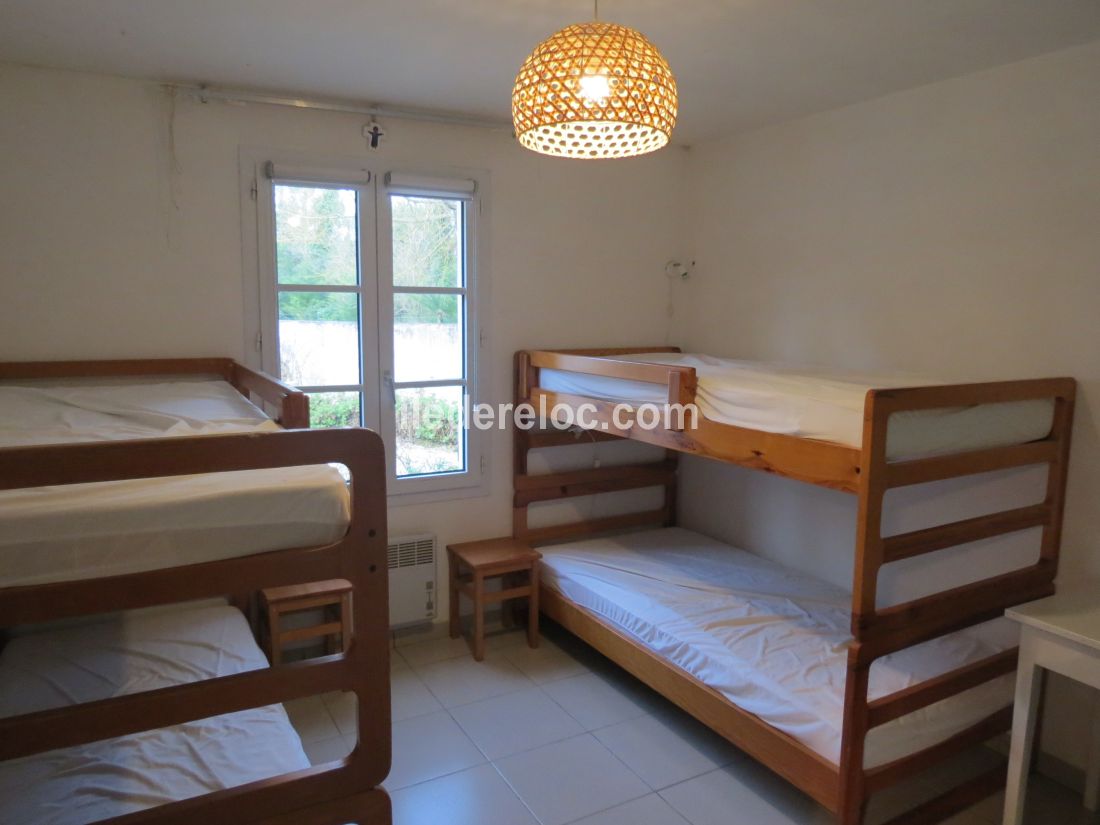 Photo 16 : CHAMBRE d'une maison situ&eacute;e &agrave; Les Portes-en-R&eacute;, &icirc;le de R&eacute;.