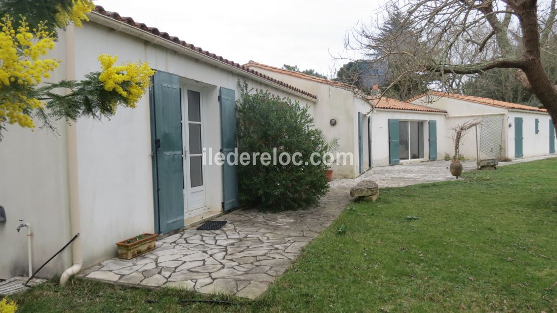 Photo 21 : EXTERIEUR d'une maison situ&eacute;e &agrave; Les Portes-en-R&eacute;, &icirc;le de R&eacute;.