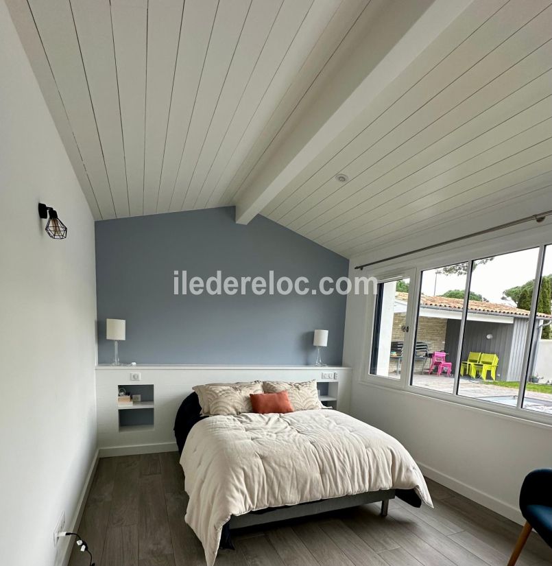 Photo 12 : CHAMBRE d'une maison située à Le Bois-Plage-en-Ré, île de Ré.