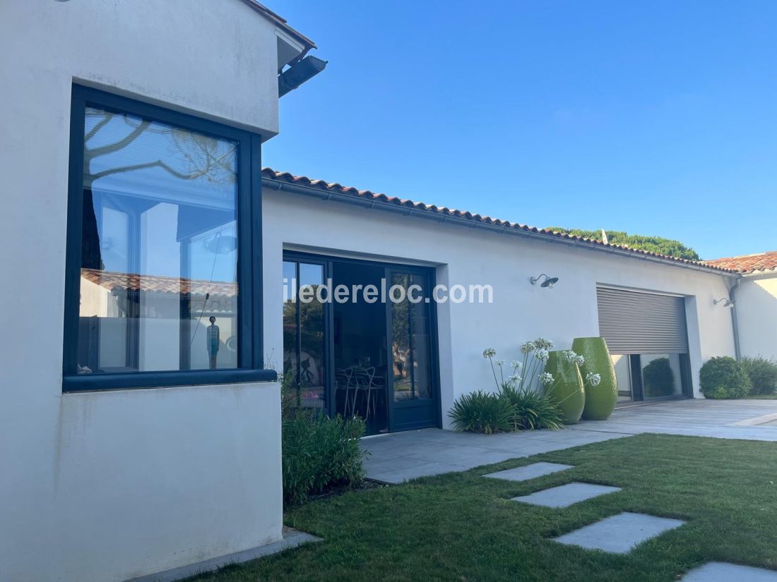 Photo 14 : EXTERIEUR d'une maison située à Le Bois-Plage-en-Ré, île de Ré.