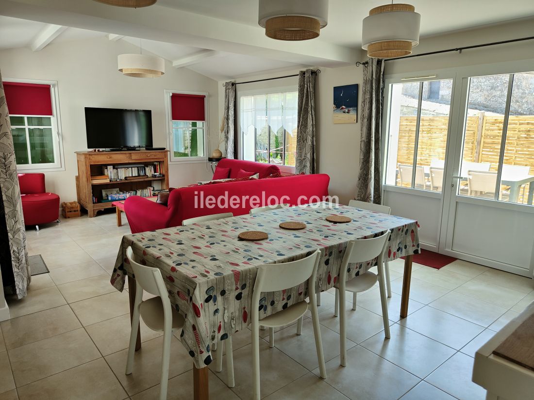 Photo 5 : SEJOUR d'une maison situ&eacute;e &agrave; Ars en R&eacute;, &icirc;le de R&eacute;.
