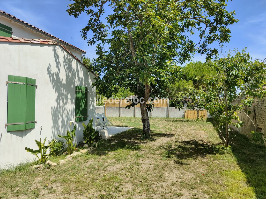 Photo 14 : JARDIN d'une maison situ&eacute;e &agrave; Ars en R&eacute;, &icirc;le de R&eacute;.