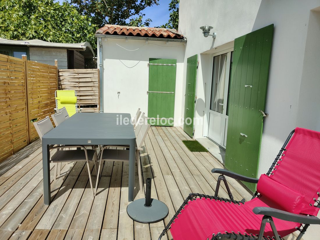 Photo 12 : TERRASSE d'une maison situ&eacute;e &agrave; Ars en R&eacute;, &icirc;le de R&eacute;.