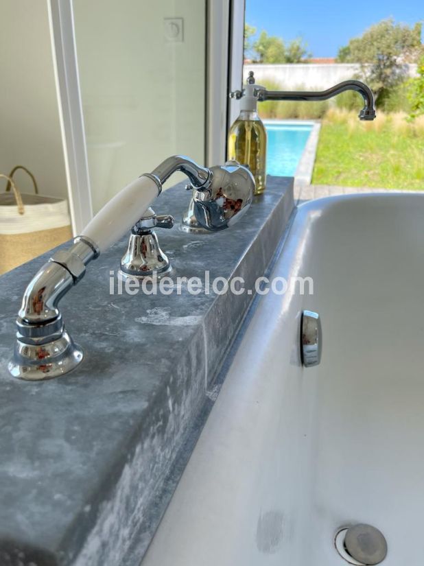 Photo 17 : SALLEDEBAIN d'une maison située à Sainte-Marie-de-Ré, île de Ré.