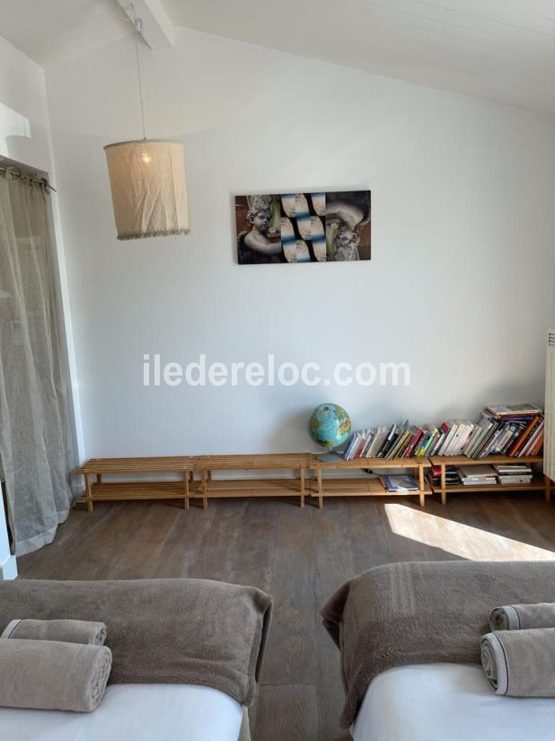 Photo 23 : CHAMBRE d'une maison située à Sainte-Marie-de-Ré, île de Ré.