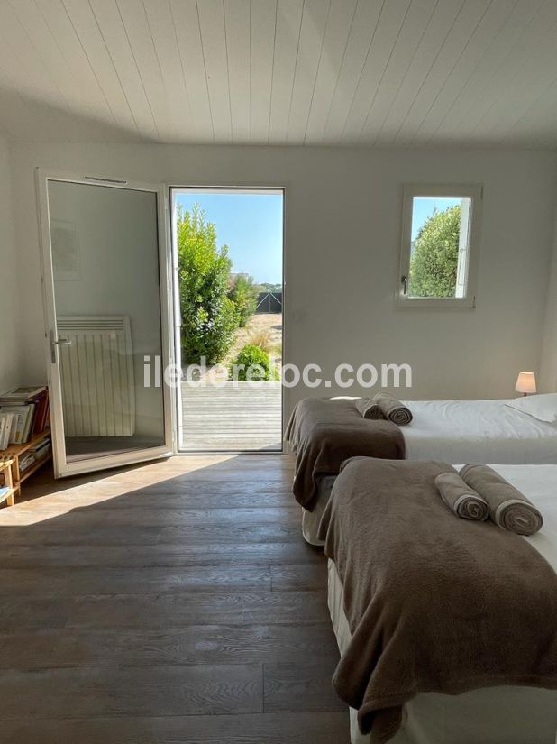 Photo 24 : CHAMBRE d'une maison située à Sainte-Marie-de-Ré, île de Ré.