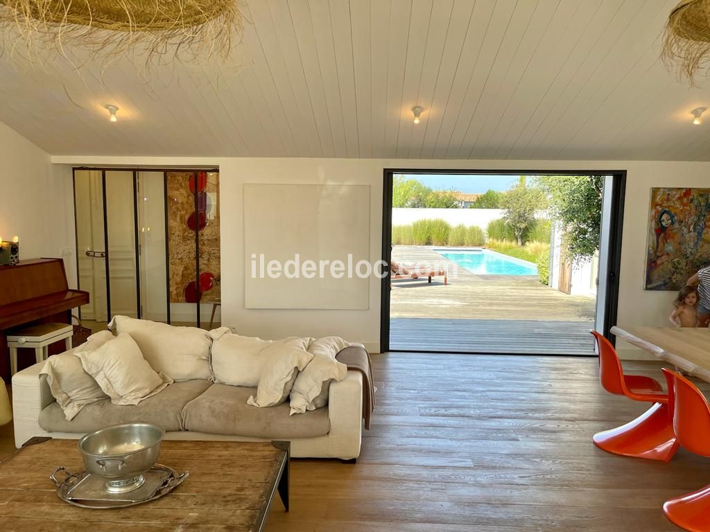 Photo 8 : SEJOUR d'une maison située à Sainte-Marie-de-Ré, île de Ré.