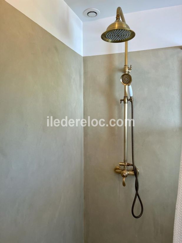Photo 26 : SALLEDEBAIN d'une maison située à Sainte-Marie-de-Ré, île de Ré.
