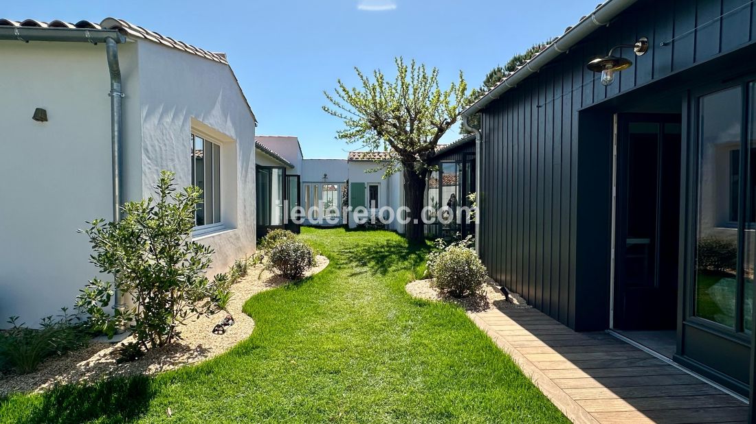 Photo 11 : JARDIN d'une maison située à Loix, île de Ré.