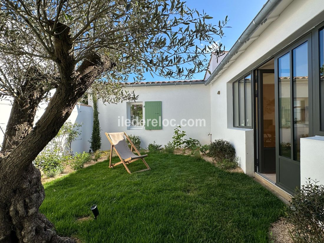 Photo 9 : PATIO d'une maison située à Loix, île de Ré.