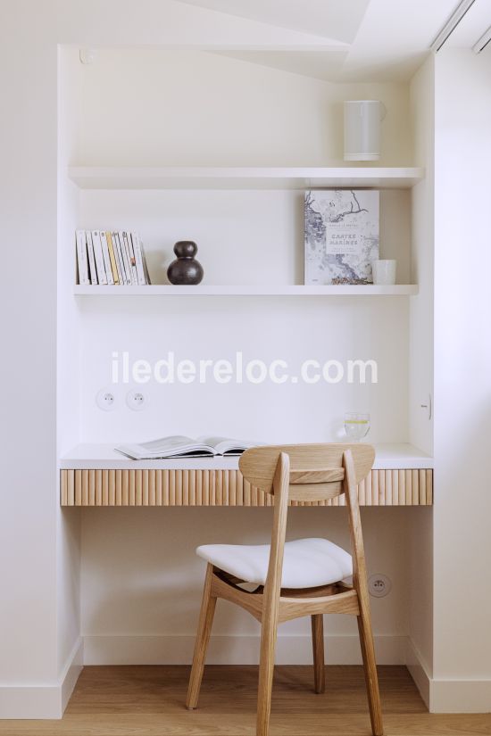 Photo 18 : CHAMBRE d'une maison située à Loix, île de Ré.