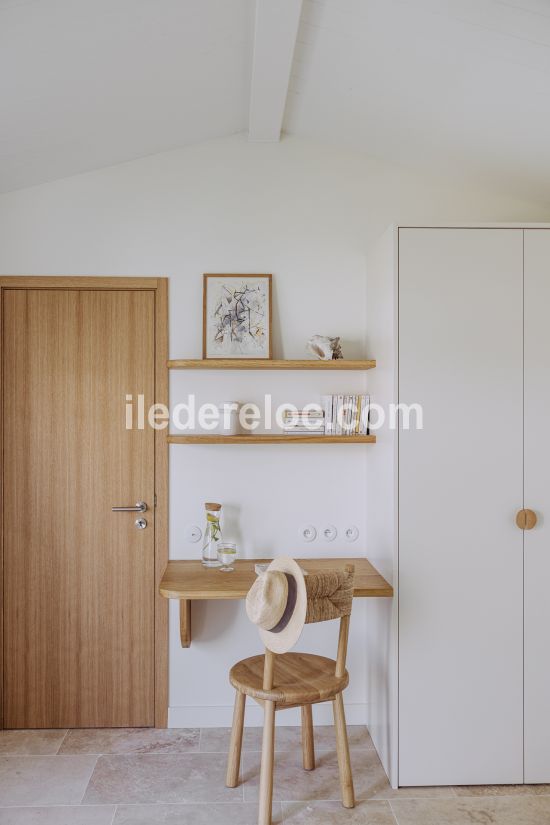 Photo 31 : CHAMBRE d'une maison située à Loix, île de Ré.