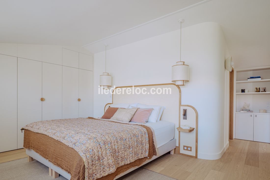 Photo 16 : CHAMBRE d'une maison située à Loix, île de Ré.