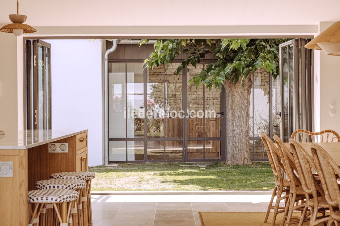 Photo 8 : SEJOUR d'une maison située à Loix, île de Ré.