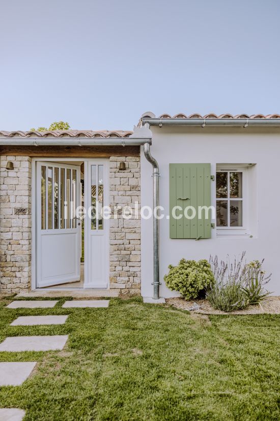 Photo 38 : JARDIN d'une maison située à Loix, île de Ré.