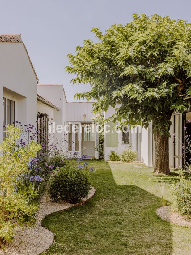 Photo 44 : JARDIN d'une maison située à Loix, île de Ré.