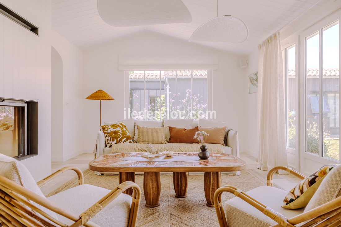 Photo 9 : SEJOUR d'une maison située à Loix, île de Ré.