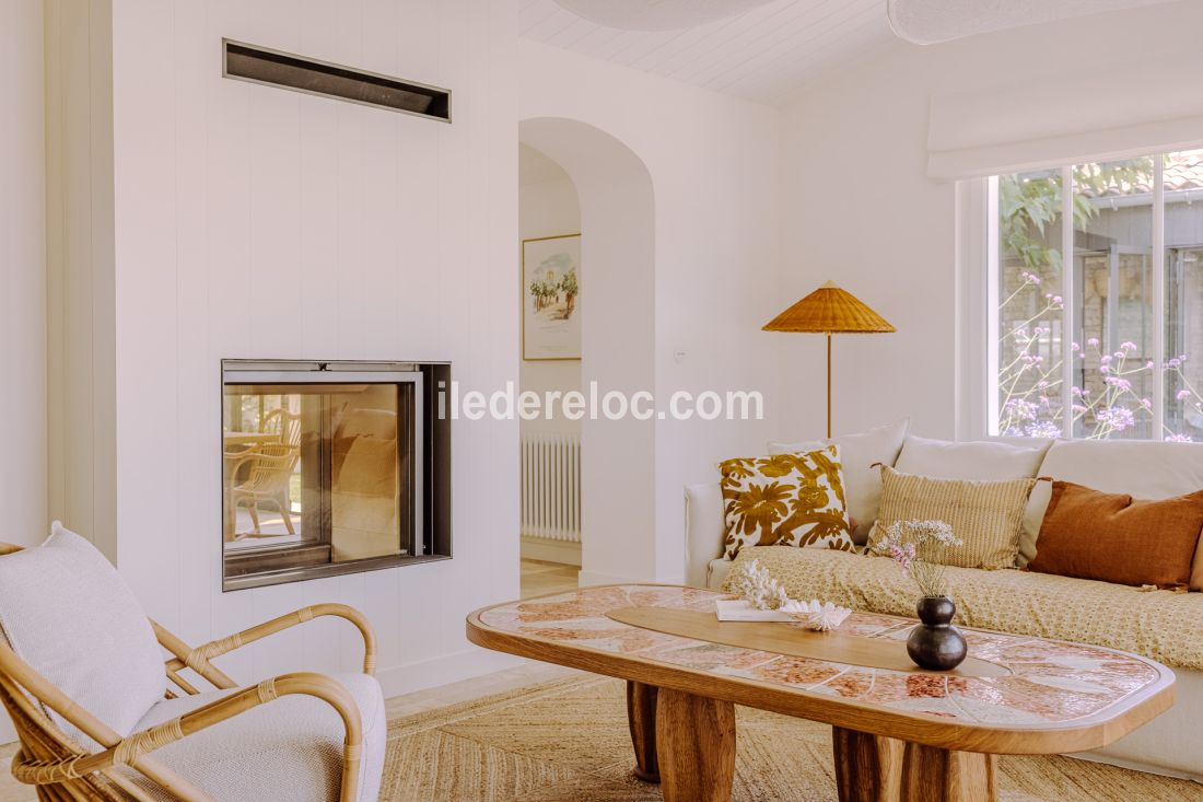 Photo 11 : SEJOUR d'une maison située à Loix, île de Ré.