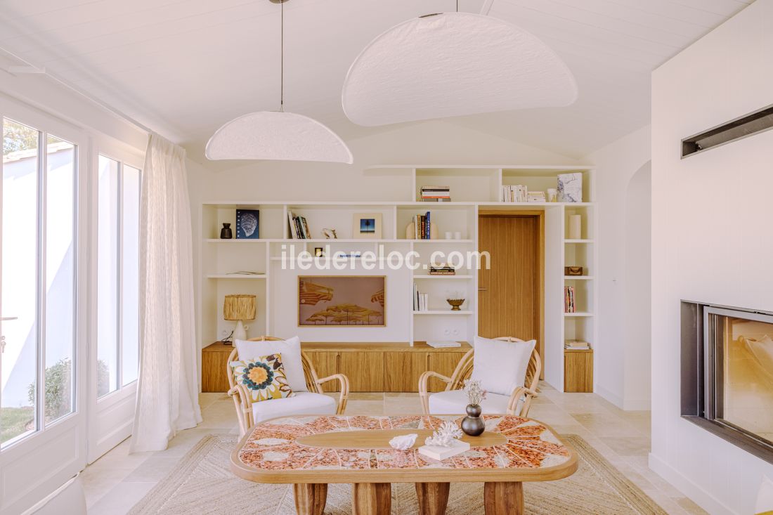 Photo 10 : SEJOUR d'une maison située à Loix, île de Ré.