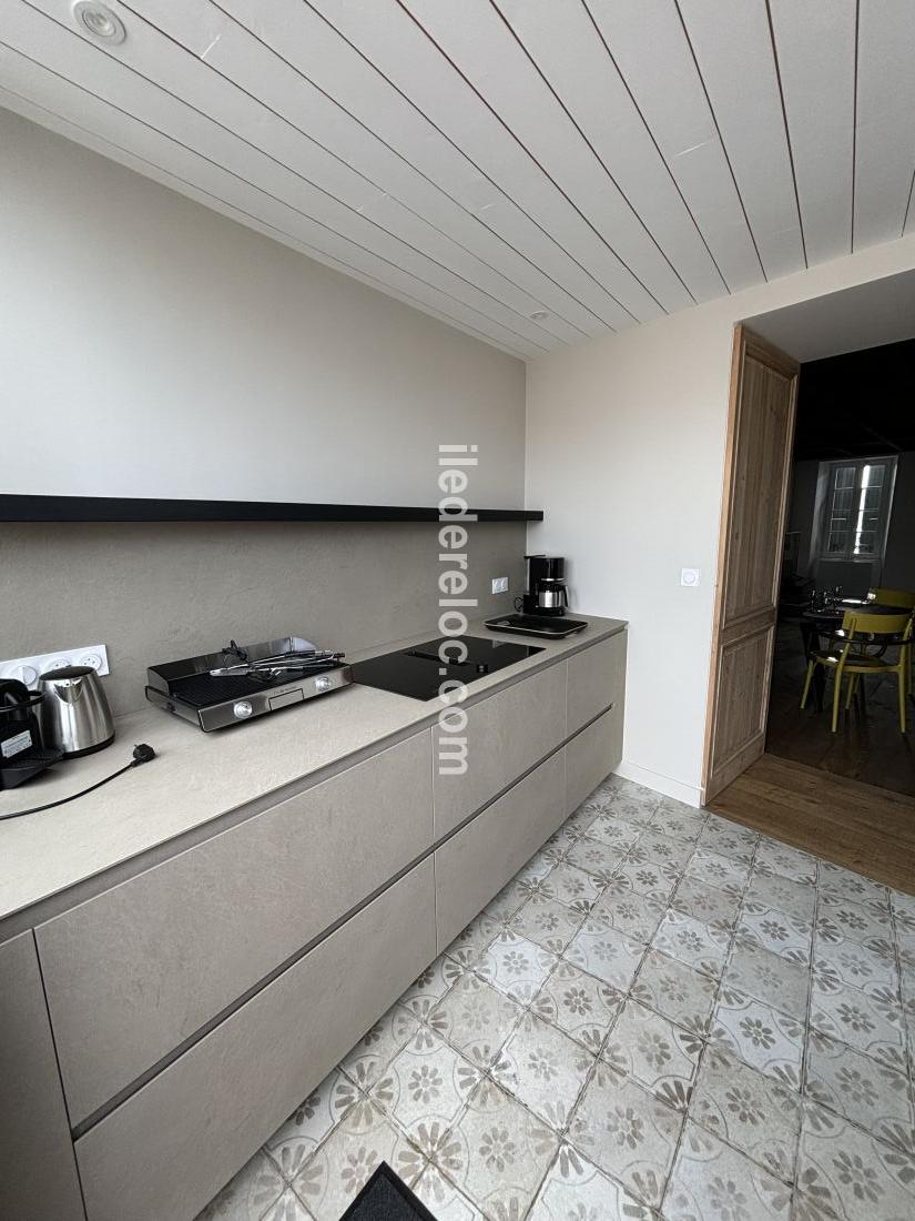 Photo 4 : CUISINE d'une maison située à La Flotte-en-Ré, île de Ré.