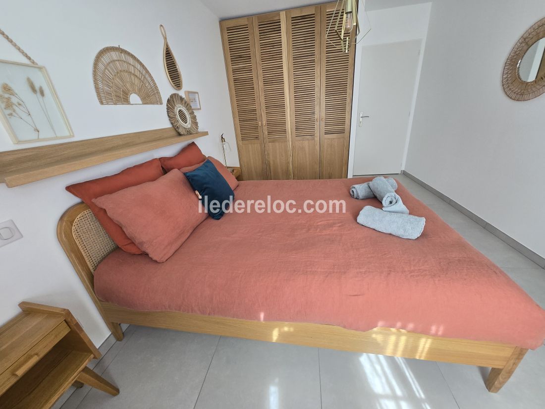 Photo 13 : CHAMBRE d'une maison située à Rivedoux-Plage, île de Ré.