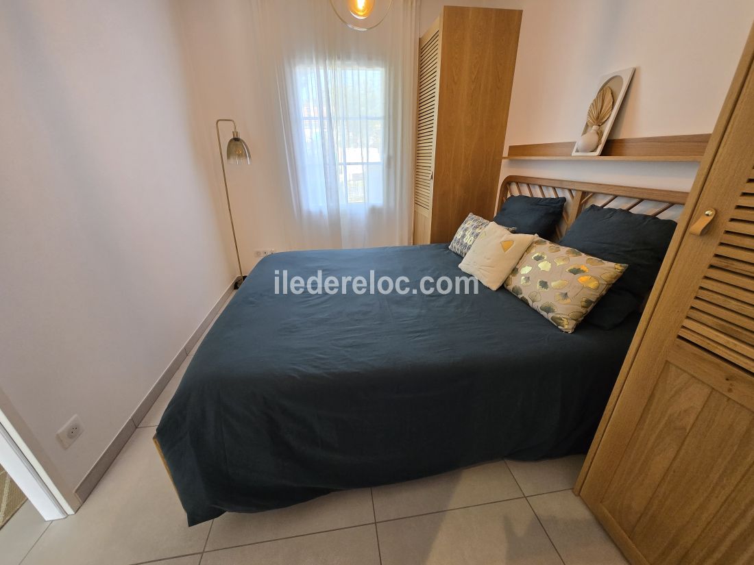 Photo 11 : CHAMBRE d'une maison située à Rivedoux-Plage, île de Ré.