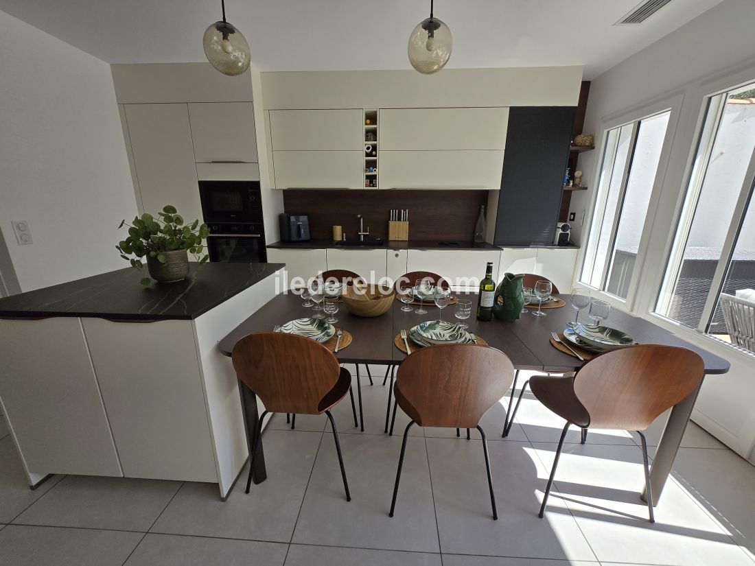 Photo 10 : CUISINE d'une maison située à Rivedoux-Plage, île de Ré.