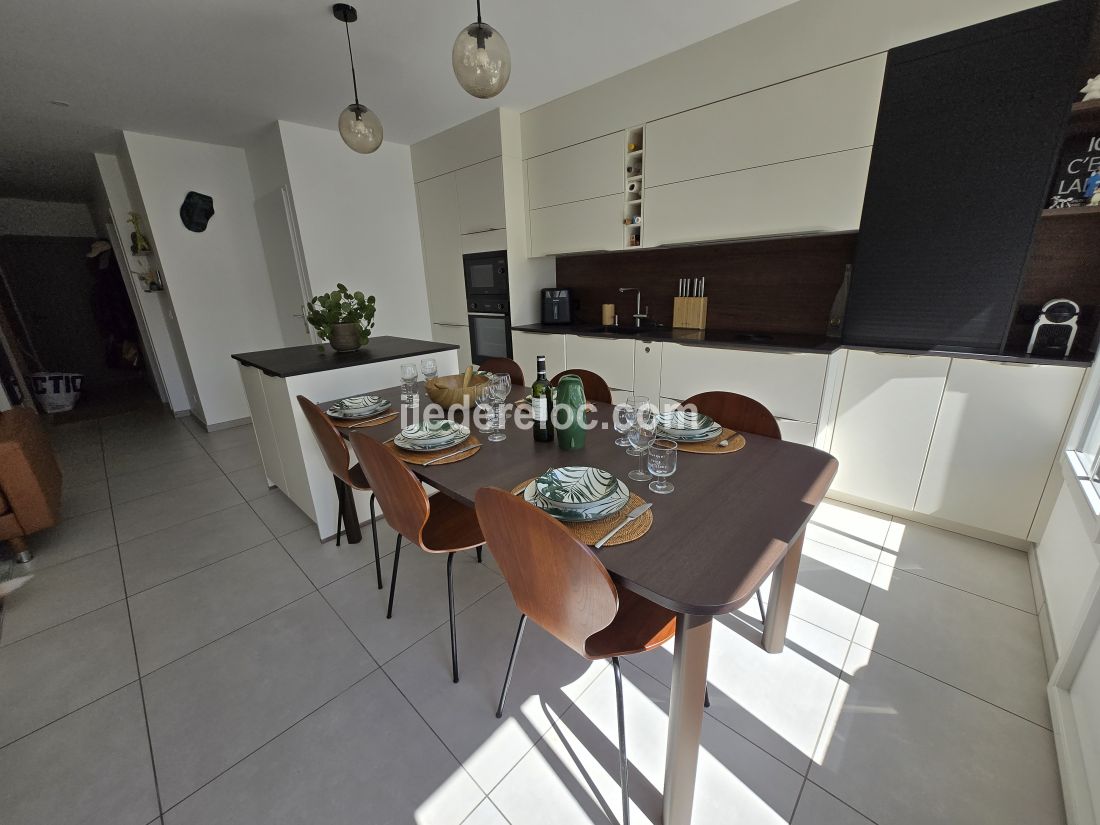 Photo 7 : CUISINE d'une maison située à Rivedoux-Plage, île de Ré.