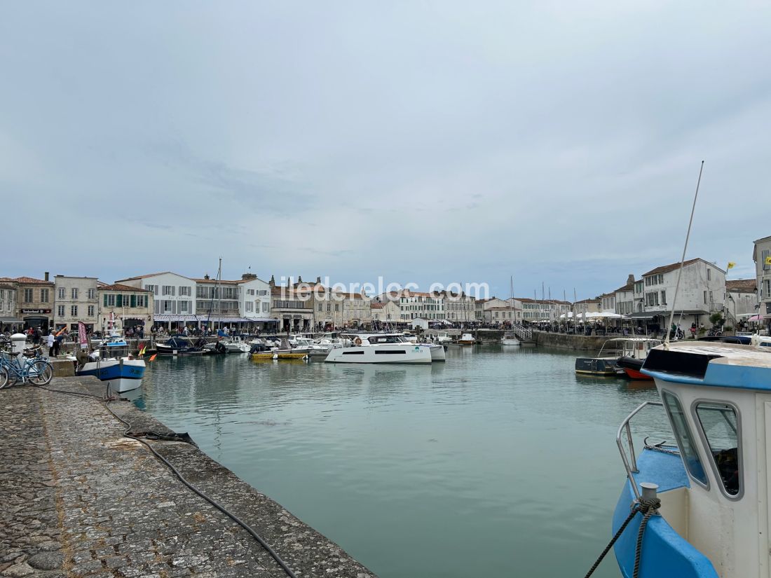 Photo 8 : EXTERIEUR d'une maison située à Saint-Martin-de-Ré, île de Ré.