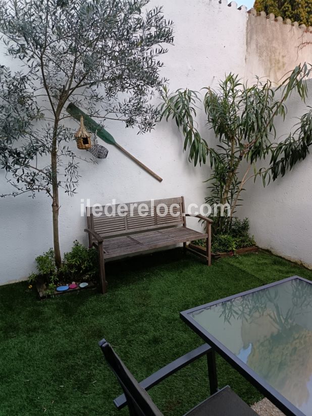 Photo 5 : JARDIN d'une maison situ&eacute;e &agrave; Saint-Martin-de-R&eacute;, &icirc;le de R&eacute;.