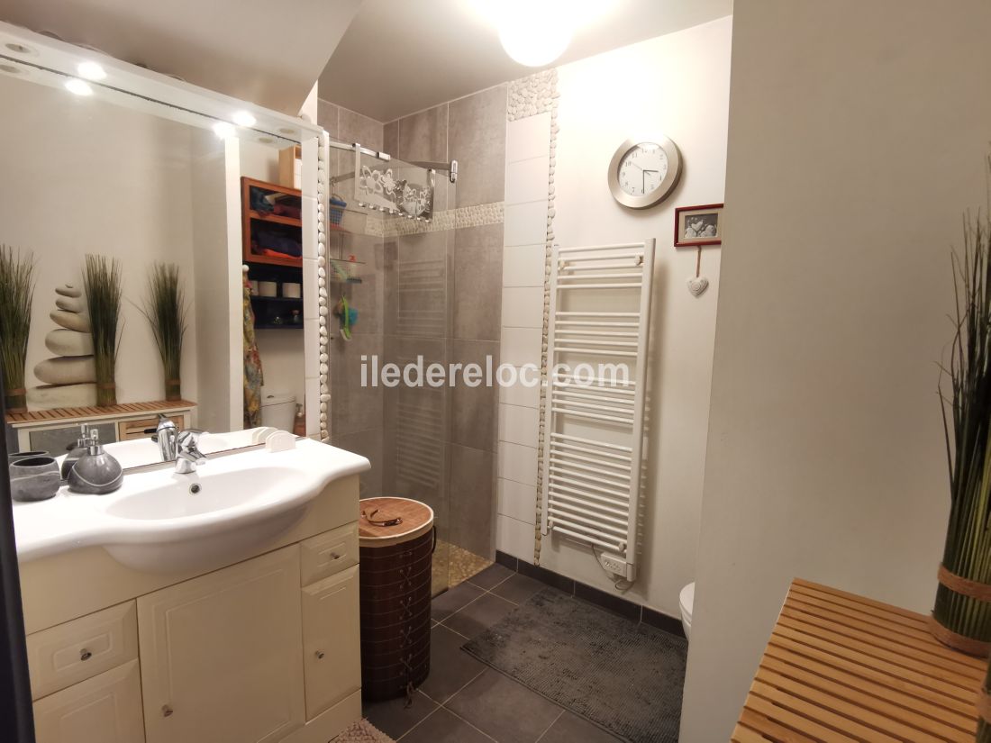 Photo 13 : CHAMBRE d'une maison située à La Flotte-en-Ré, île de Ré.