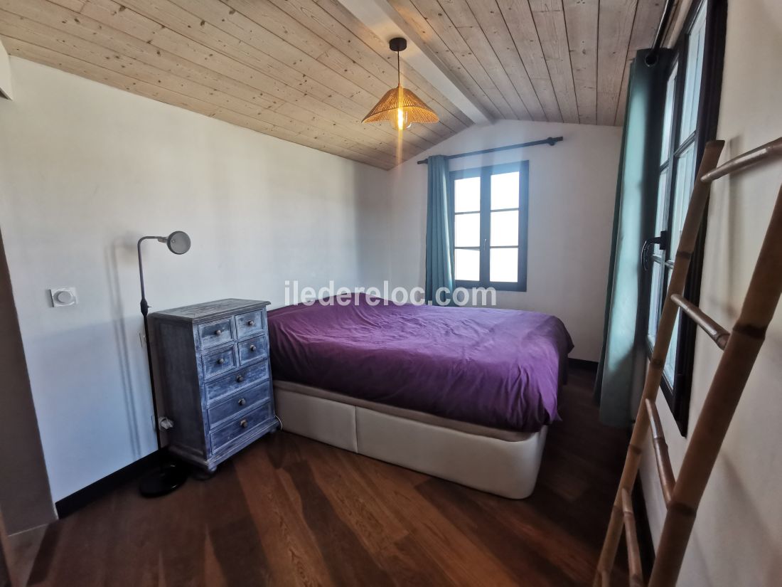 Photo 14 : CHAMBRE d'une maison située à La Couarde-sur-mer, île de Ré.