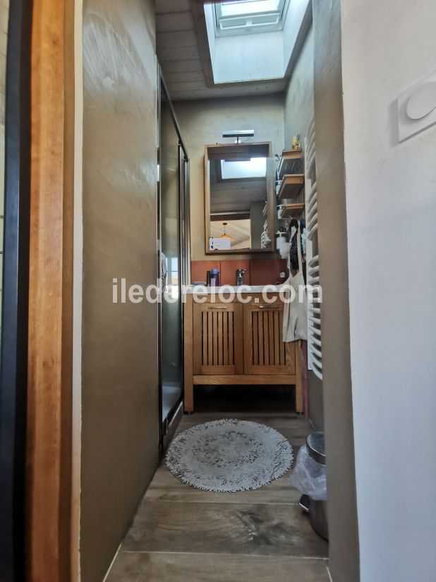 Photo 13 : SALLEDEBAIN d'une maison située à La Couarde-sur-mer, île de Ré.